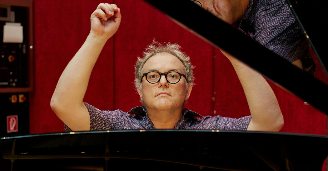 Pianist Nicolas Hodges Adapts to Life With Parkinson’s