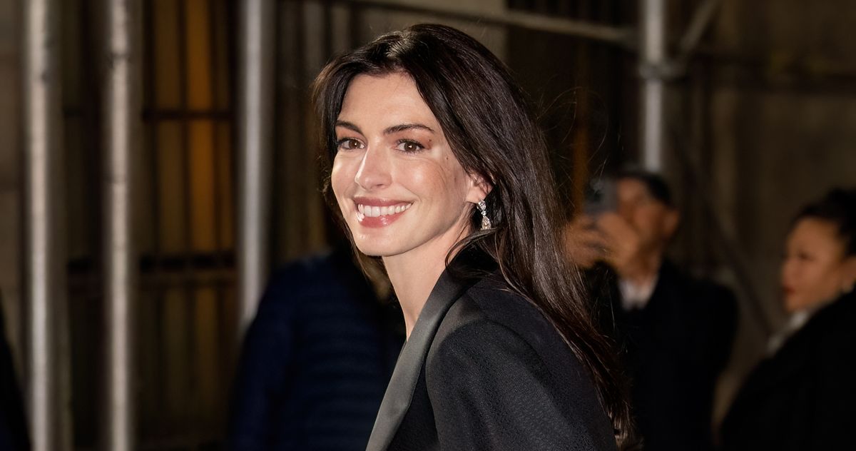 Anne Hathaway Walks Off Photo Shoot in Union Solidarity