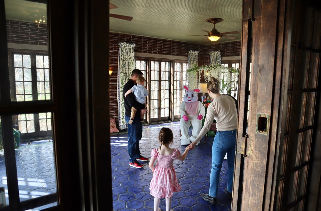 Easter-themed event at Cheney Mansion offered slower pace, smaller crowd for kids – Chicago Tribune