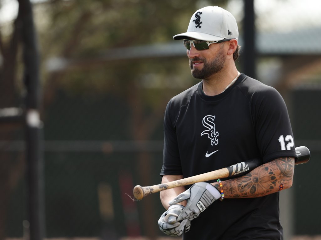 Chicago White Sox sign OF Kevin Pillar to major-league deal 2 days after release